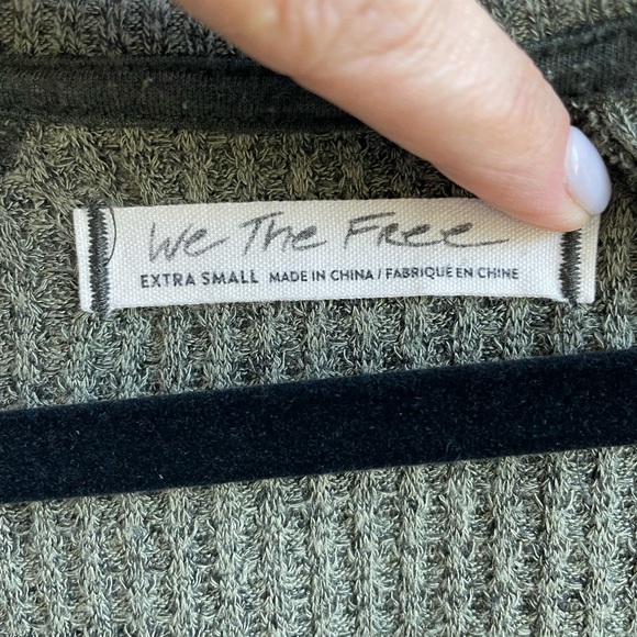 Free People top. Size XS.  Oversized - Picture 4 of 4